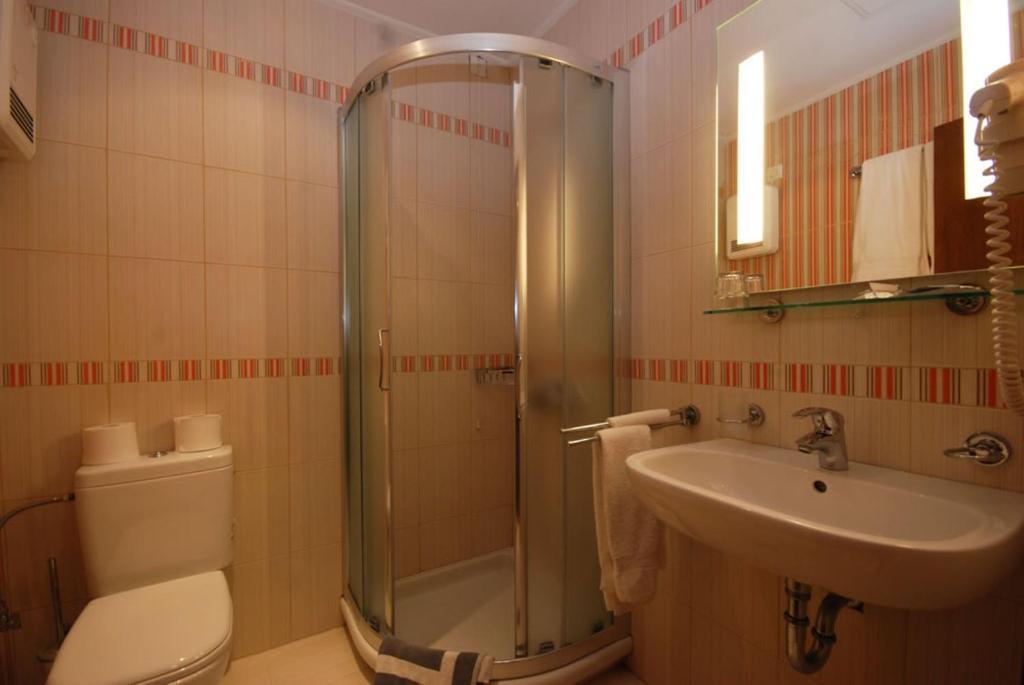 Hotel Elvetia Karpenísion Quarto foto