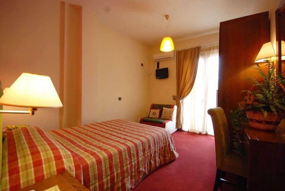 Hotel Elvetia Karpenísion Exterior foto